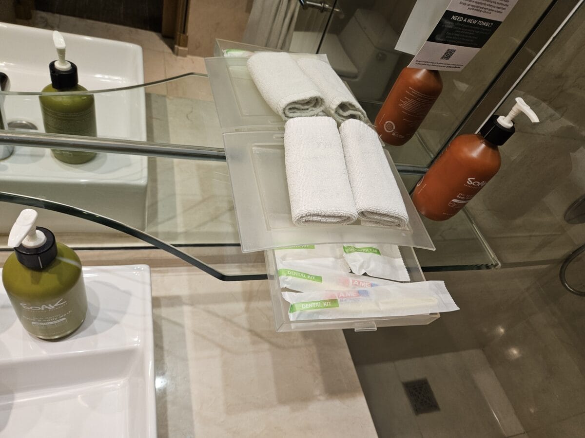 홀리데이 인 실롬 화장실 내부 어메니티2