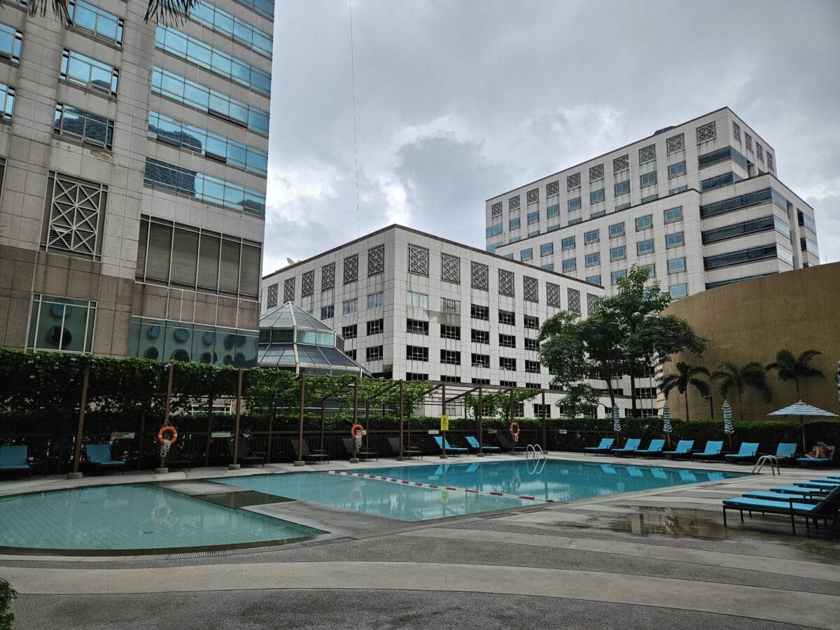 홀리데이 인 실롬 수영장