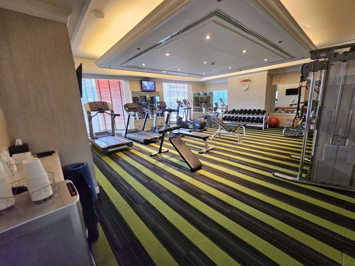 홀리데이 인 실롬 헬스장