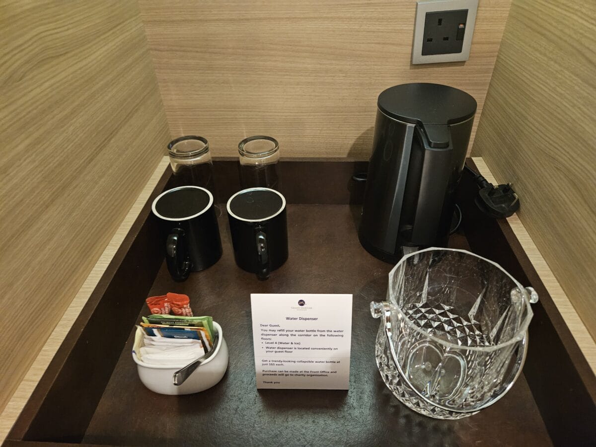 그랜드 머큐어 록시 객실 전경 어메니티1