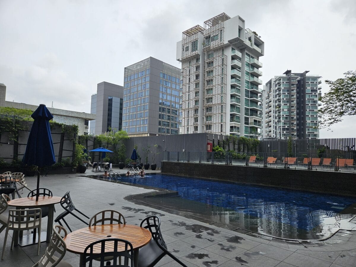 그랜드 머큐어 록시 수영장