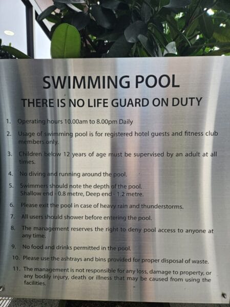 그랜드 머큐어 록시 수영장 주의문구