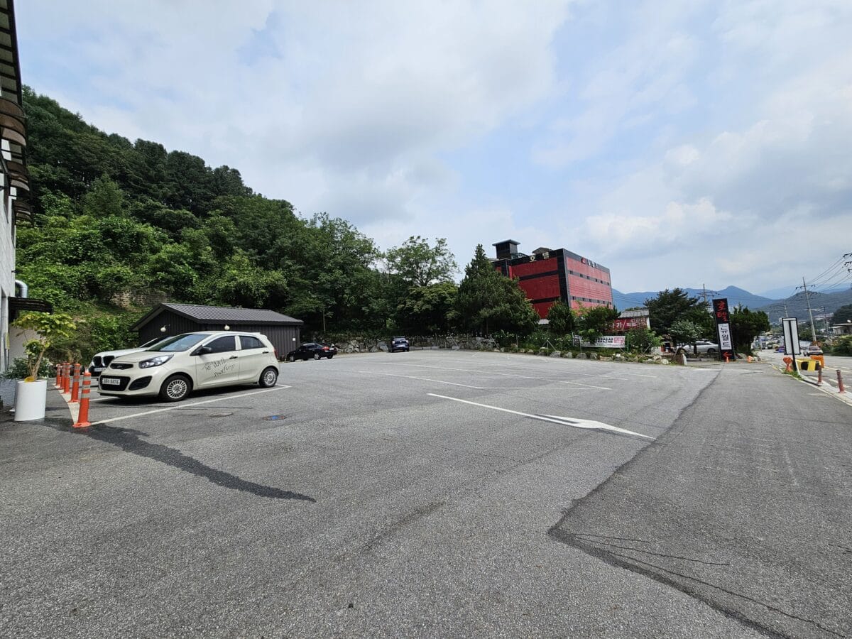 진솔 산양산삼 삼계탕 주차장