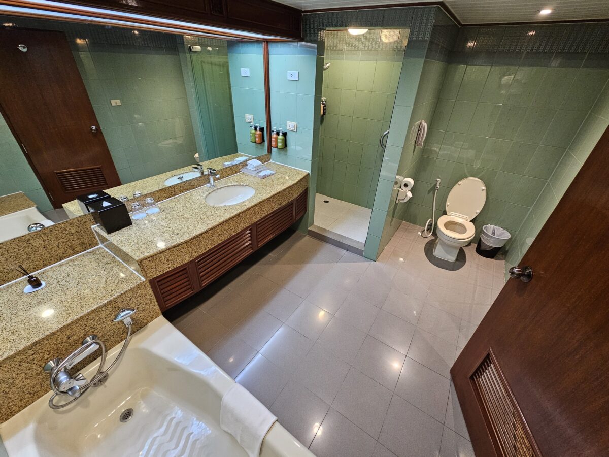 센타라 리버사이드 호텔 숙소 화장실